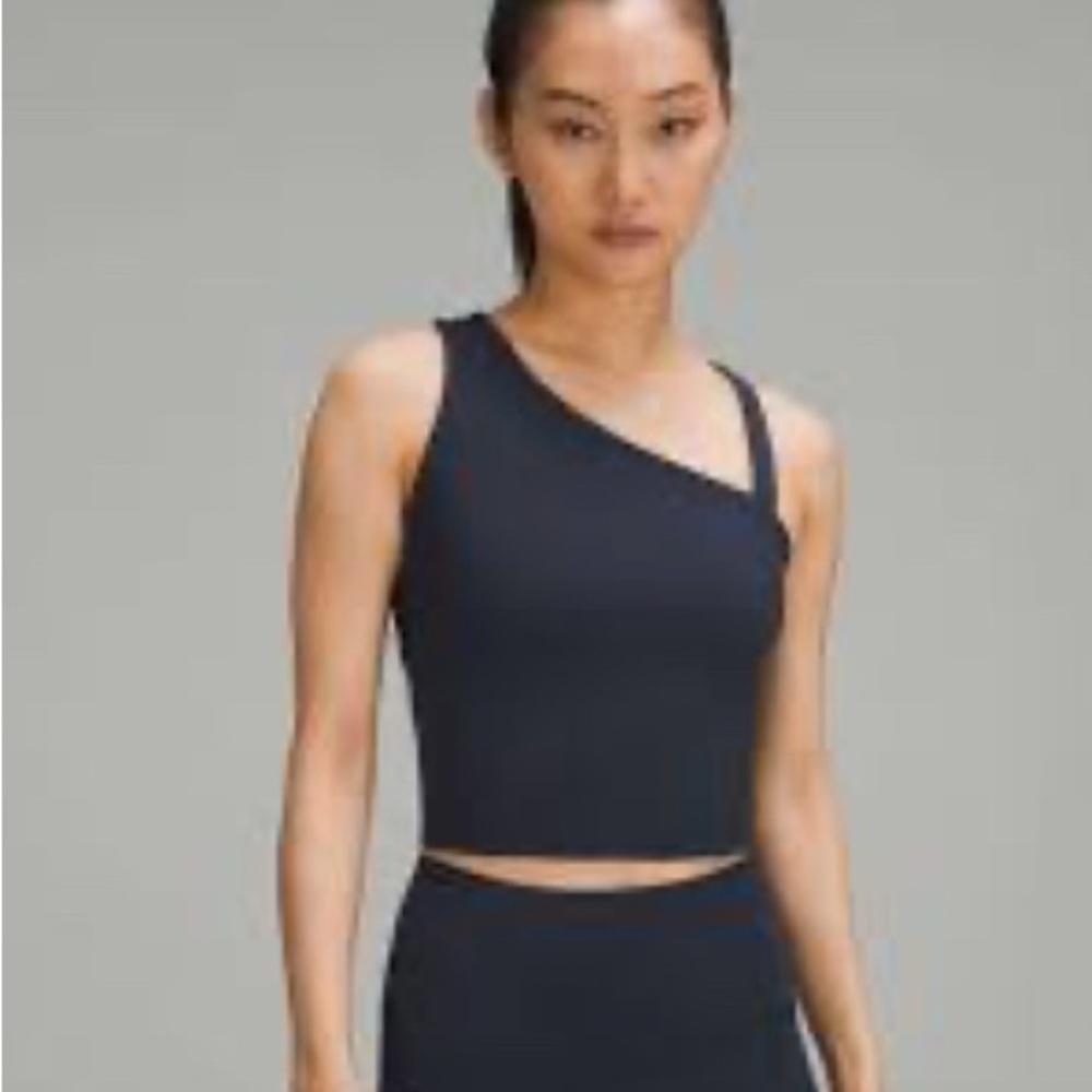 lululemon athletica navy crop top